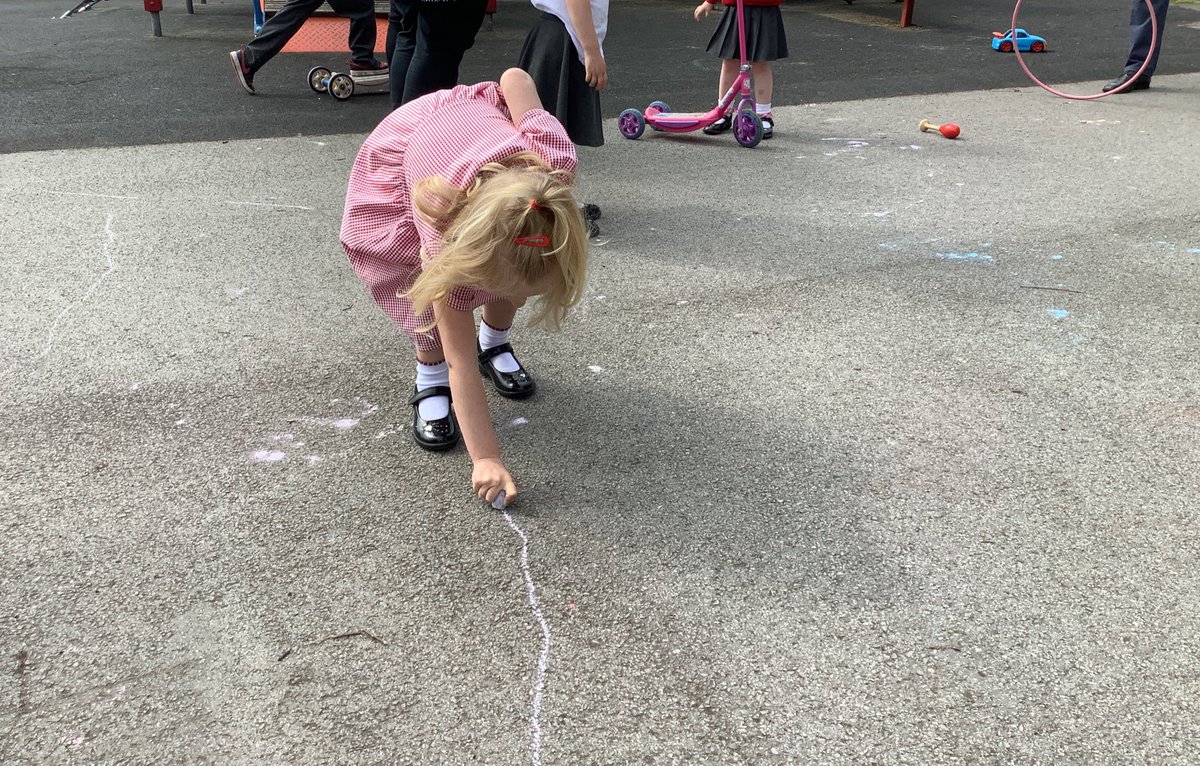 NurseryOPS's tweet image. A lovely morning in @NurseryOPS enjoying the warm weather outside!
#eyfsphysicaldevelopment #eyfscreative #eyfspsed #playlearnandgrowtogether
