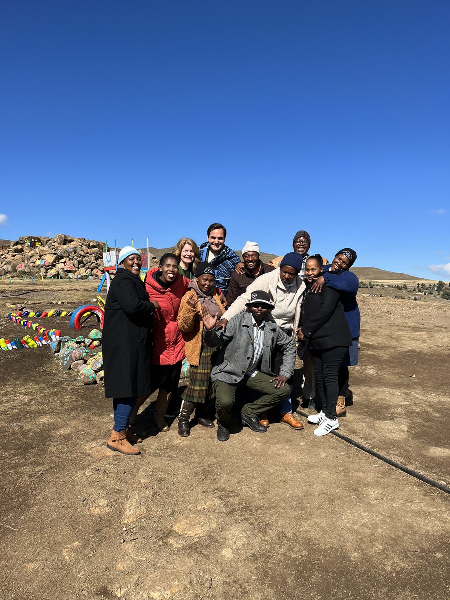 rogerfederer's tweet photo. A glimpse into our wonderful trip to Lesotho📚🇱🇸🫶 @rogerfedererfdn https://t.co/VgdZkbBpJL