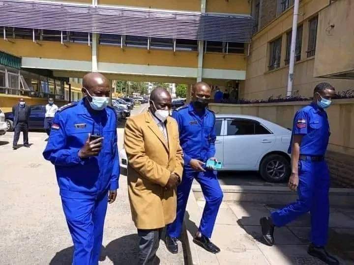 When President Uhuru Kenyatta did this to Rigathi Gachagua because of corruption, you said it was all political instigations.
Now Susan Nakhumicha has come with looting scenario at Kemsa which can be linked indirectly to Riggy G.
Kinawaramba! 

Ombachi helb Kikuyus azimio #Raila