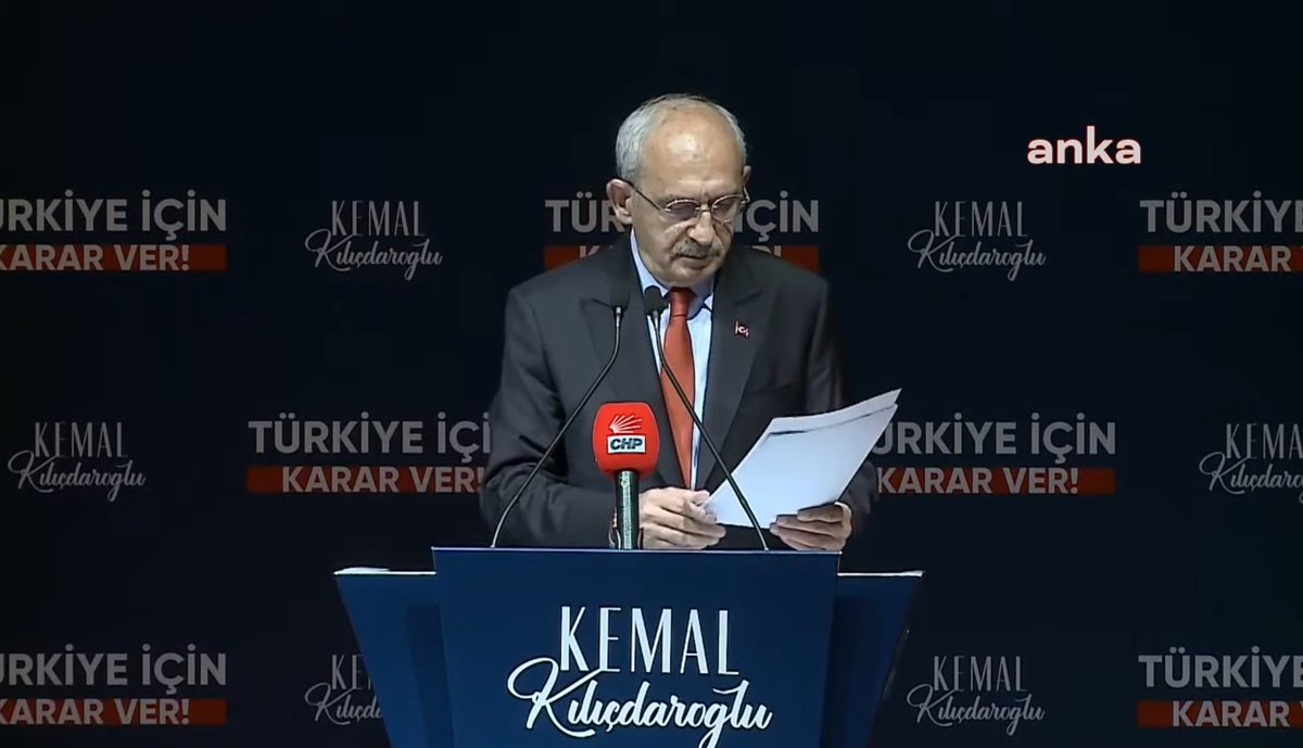 Sayın <a href="/Canan_Kaftanci/">Canan Kaftancıoğlu</a> yıl 2023, lütfen @Kilicdarogluk'na müsamereye çıkan çocuk gibi kağıttan okumayı bıraktırın.

-İnsan dinlerken odaklanamıyor, anlatılan dinleyiciye geçmiyor.

CHP genel merkezine modern bir promter sistemi kurdurun. Çıkacak bütün masrafı karşılamaya talibim.