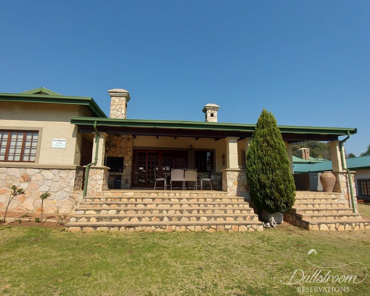 DullstroomSA's tweet photo. If you are looking for a relaxing break away in Dullstroom, look no further! Gezelligheid is a Dutch term translated as friendliness. It was also the name of the first culture club in Dullstroom. Appropriately named, Gezelligheid is ideal for entertaining and relaxing.#dullstroom https://t.co/4O5ExA75Cs