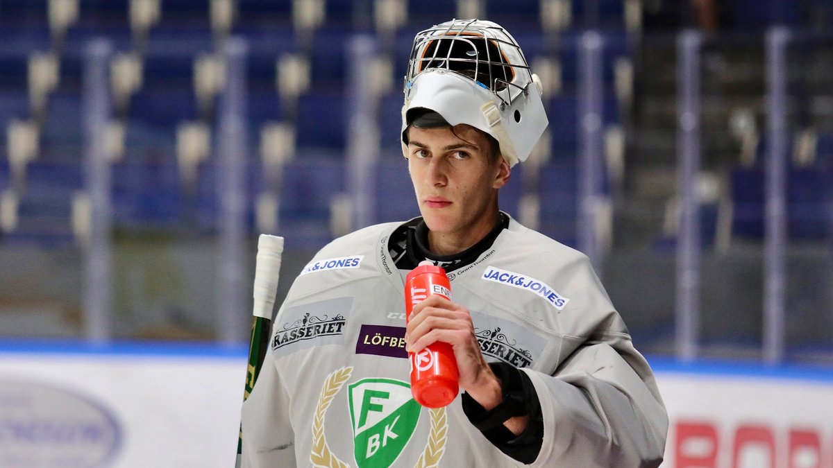Damian Clara skriver rookiekontrakt med Färjestad. Lånas ut för spel i Hockeyallsvenskan. f.fbk.se/230518-clara #fbkse