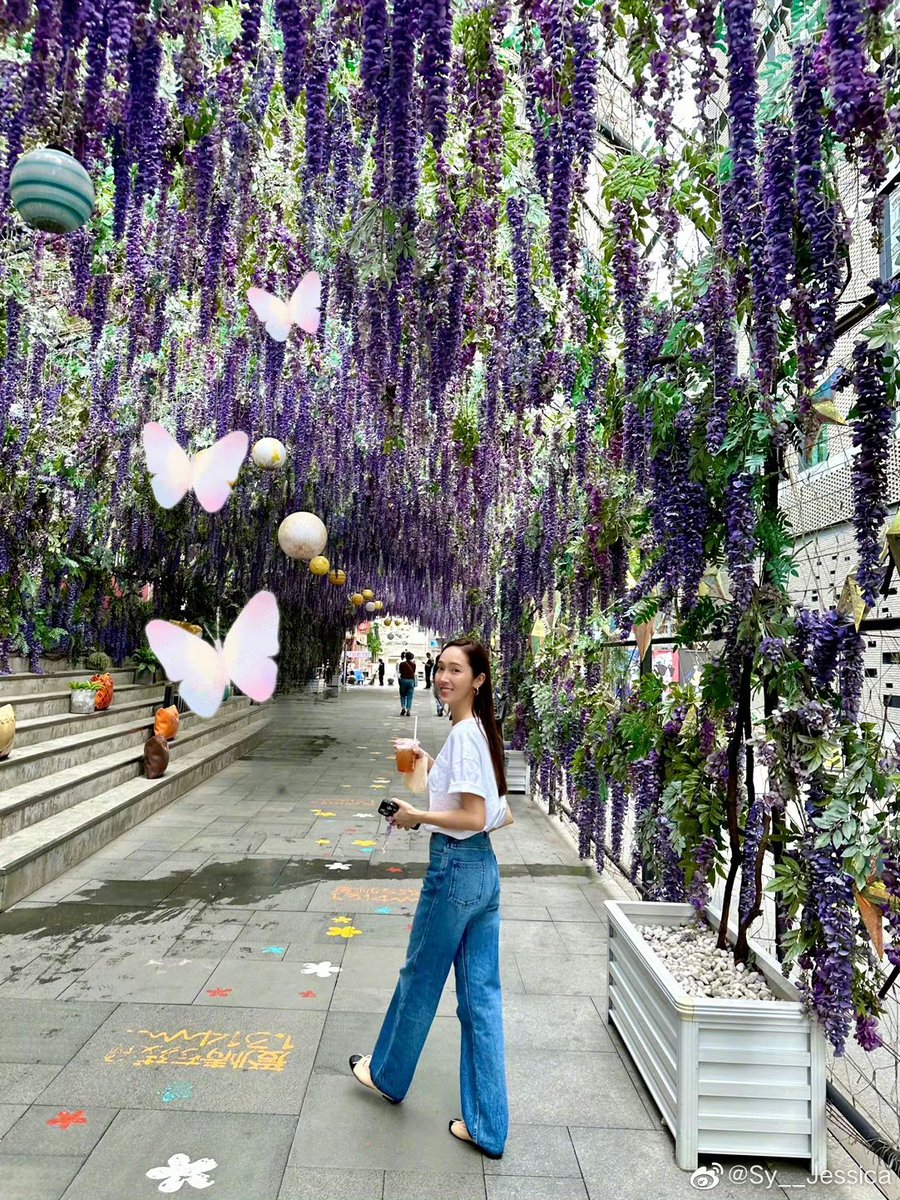 GoldenstarsTH's tweet photo. [ Jessica weibo ] | 05.18.2023

夏天快来了🦋so，准备好接收更多的快乐吧！#一张照片欢迎夏天# 

🔗 https://t.co/7yN7WWbyun
-
#JessicaJung #Jessica #제시카 #정수연 #Goldenstars #GoldenstarsTH https://t.co/oFAyMpcE6n