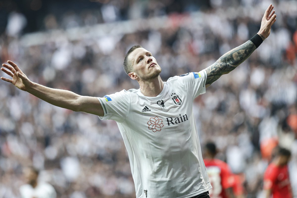 Beşiktaş, Wout Weghorst ile yeniden sözleşme imzalamayı planlıyor. (Football Insider)