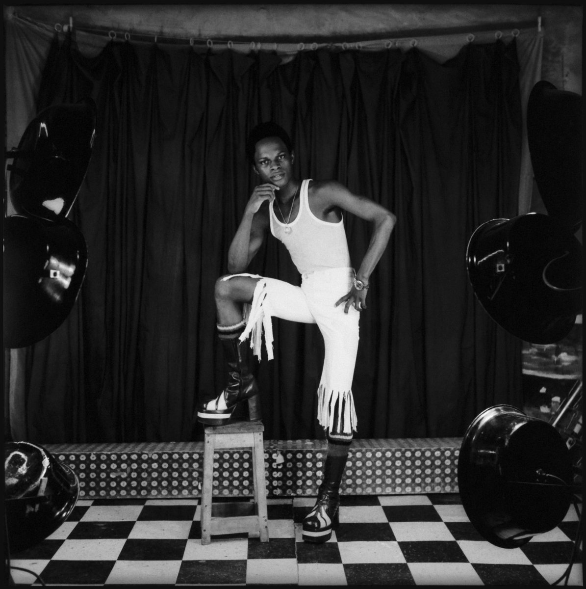 Casaafrica's tweet photo. ¡Enhorabuena, #SamuelFosso! Hemos tenido el placer de exponer su obra como parte de una colectiva comisariada por el magnífico #SimonNjami, que giraba alrededor de la Bienal de Fotografía de Bamako 07 > https://t.co/5xmmxn6u1B Si no lo conoces, busca sus imágenes y disfrútalas. https://t.co/qWeEqSxxad