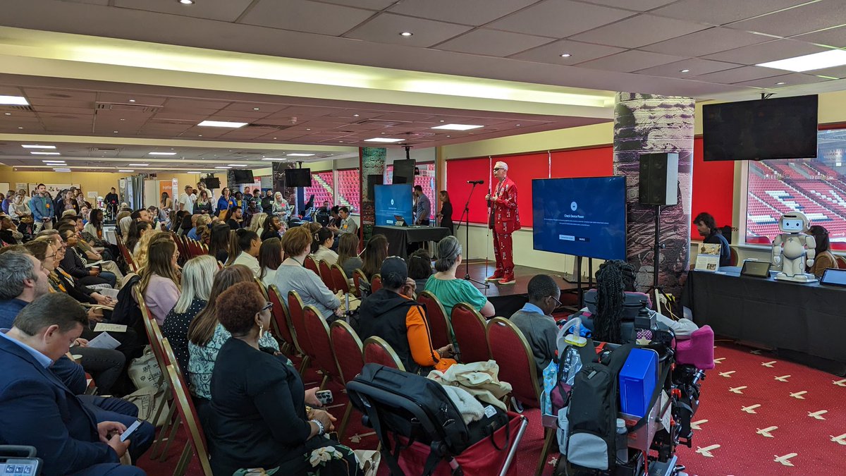 Clarke Reynolds <a href="/3dpointlism/">Clarke Reynolds</a> is sharing his experiences as a dental model maker, change in eyesight, surrendering his driving licence, playing profressional Blind Cricket and his success as an artist. Another star! ✨  Love #GetSeen at Communication Works
seeingwithoutseeing.com