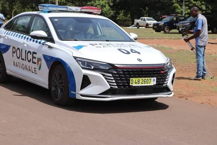 zapping_ci's tweet photo. Côte d’Ivoire : De nouvelles voitures de polices déployées à Korhogo pour la sécurisation de la population

#cotedivoire #CIV #ivoiriens #Afrique #abidjan #korhogo @Cotedivoire24 @CotedIvoireInfo @CotedivoireActu @Cotedivoireoff_ @CotedIvoire_off @Gouvci https://t.co/z7DcbVRoyb