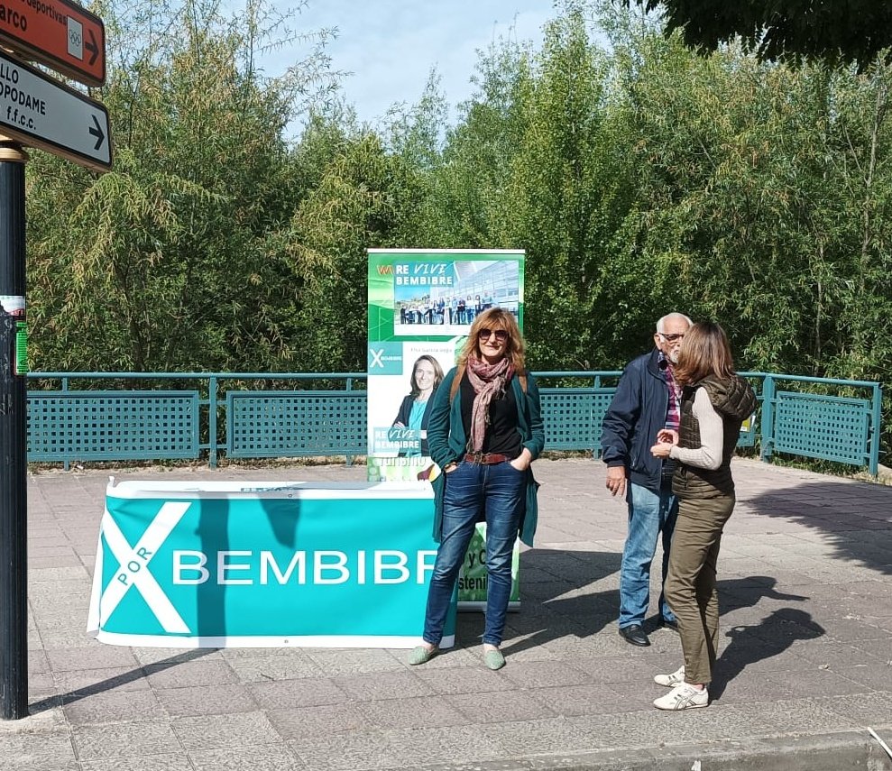 Esta mañana os estamos acompañando en el Mercado de Abastos de Bembibre para haceros llegar nuestras propuestas para los próximos cuatro años  #ReViveBembibre