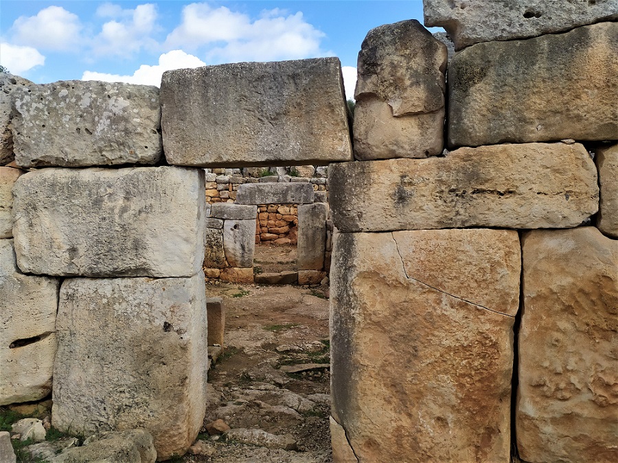 ORIENS_Cultura's tweet photo. #Torre d’en #Galmés, poblado talayótico con tres talayots y una taula, sala hipóstila, muralla y sistema de recogida de agua. https://t.co/uTTJVNFQfb#Menorca #Talayot #Historia y #Arqueología, #Patrimonio #Cultura https://t.co/8GCYEUUvFv
