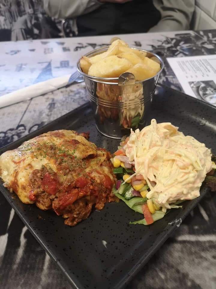 BrorsDeli's tweet photo. 𝘾𝙝𝙞𝙘𝙠𝙚𝙣 𝙨𝙩𝙖𝙘𝙠🍗
𝙇𝙖𝙨𝙖𝙜𝙣𝙖🍝
𝙎𝙖𝙡𝙖𝙙 🥗
𝙎𝙤𝙪𝙥🥣

Whatever you are after today we have you covered 😎 

Delivery from £2 🚘 
BT12, BT13, BT14 🏡

07702494938 📞

We can take card payments over the phone 😎 https://t.co/C7kDuxX5Q9