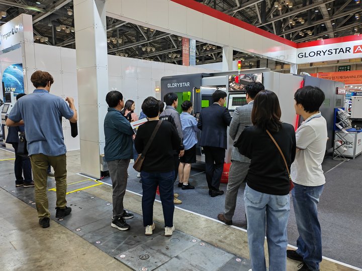 GLORYSTAR19's tweet image. Look！Exciting Korean Industrial Show!
Tomorrow will be our last day in Korea.
Come and visit our booth at Stand C19！
More information:
glorylaser.com
glorystarlaser.com
#lasercutting #cuttingmachine #fiberlasercuttingmachine #glorystarlaser #glorylaser #glorystar