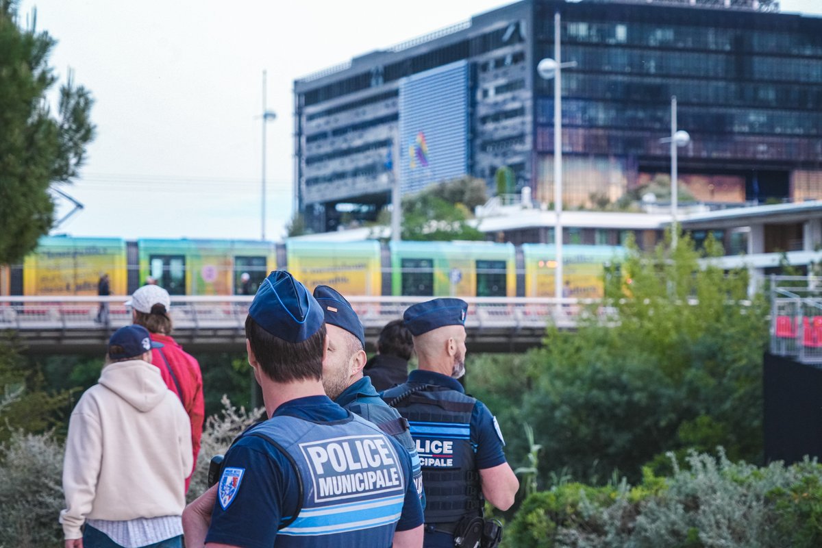 PMMontpellier's tweet image. ⏰ Tous les soirs du #Fise2023 
🔒Le @fiseworld ferme ses portes dès 20H30

🚔 Pour garantir la sécurité de l&apos;évacuation, les agents @PMMontpellier invitent les spectateurs à quitter les lieux en toute quiétude et sans aucun risque
Avec les agents de sécurité @GROUPENICOLLIN