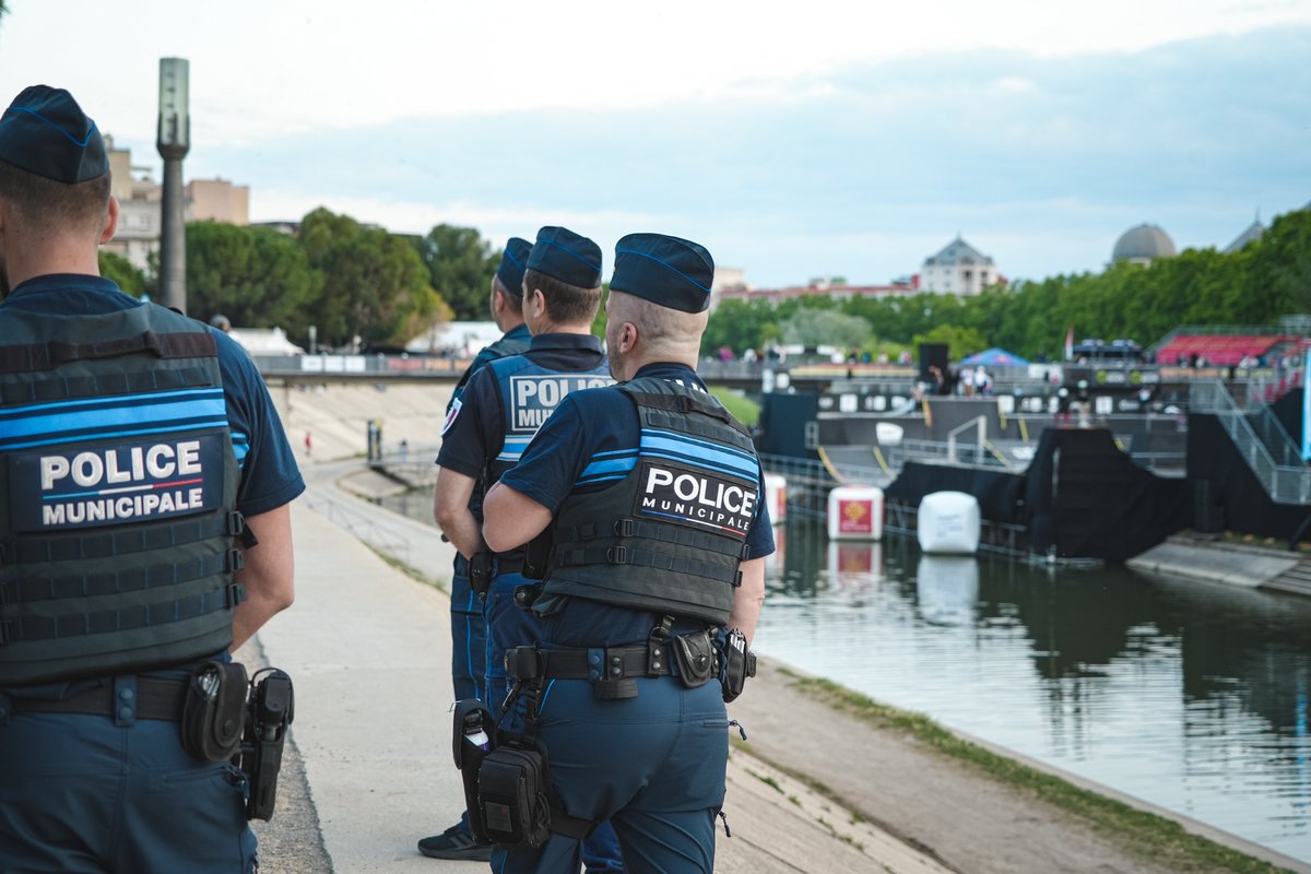 PMMontpellier's tweet image. ⏰ Tous les soirs du #Fise2023 
🔒Le @fiseworld ferme ses portes dès 20H30

🚔 Pour garantir la sécurité de l&apos;évacuation, les agents @PMMontpellier invitent les spectateurs à quitter les lieux en toute quiétude et sans aucun risque
Avec les agents de sécurité @GROUPENICOLLIN