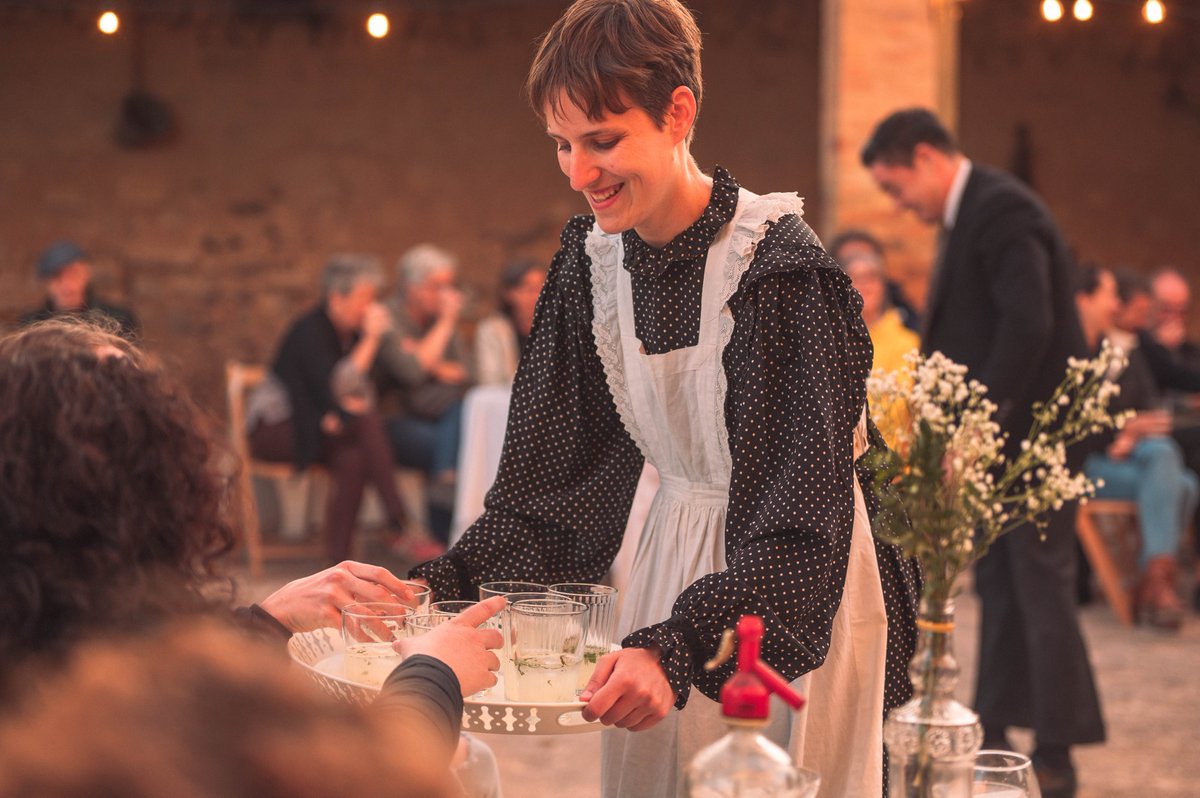 maldateatre's tweet photo. Sobre el ritual com a celebració, el pas del temps, la memòria històrica i la comunitat. Un cant a la vida!

UN SEGUNDO BAJO LA ARENA de @CDesasosiego 
📅 Fins al 4/6
🗣️ Dg 21/5 | Postfunció @somnovaveu 

🎟️ Entrades a https://t.co/CazTXqmoOY https://t.co/MaTs9TD0iH