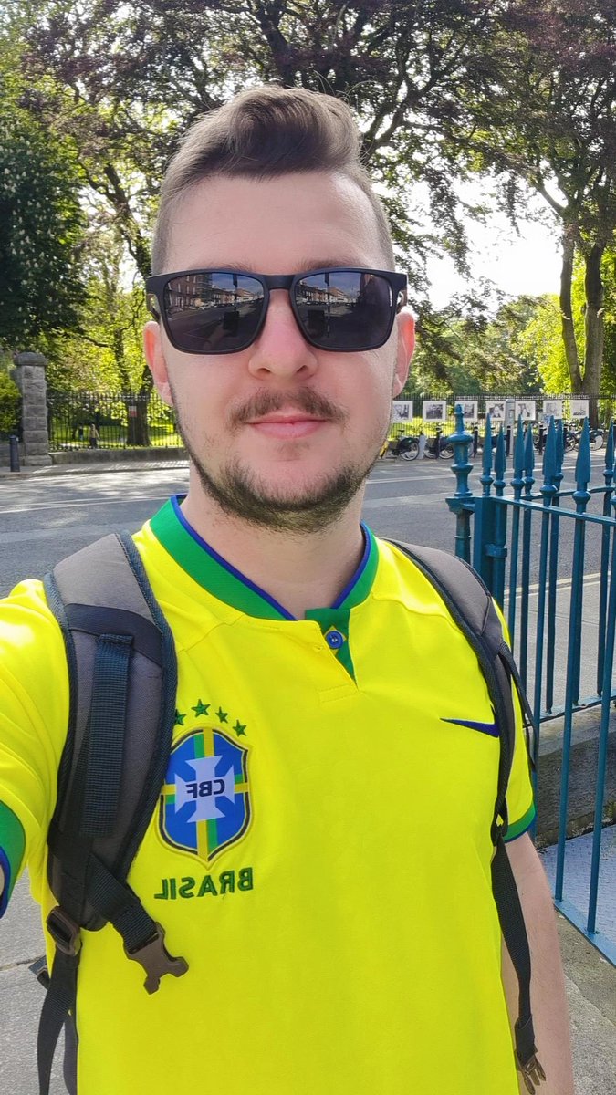 orogerio__'s tweet photo. usando camiseta do 🇧🇷 pela primeira vez na 🇮🇪 (P.S. sem ser confundido com bolsominion 🙏🏻 https://t.co/D4kfdTMDyT