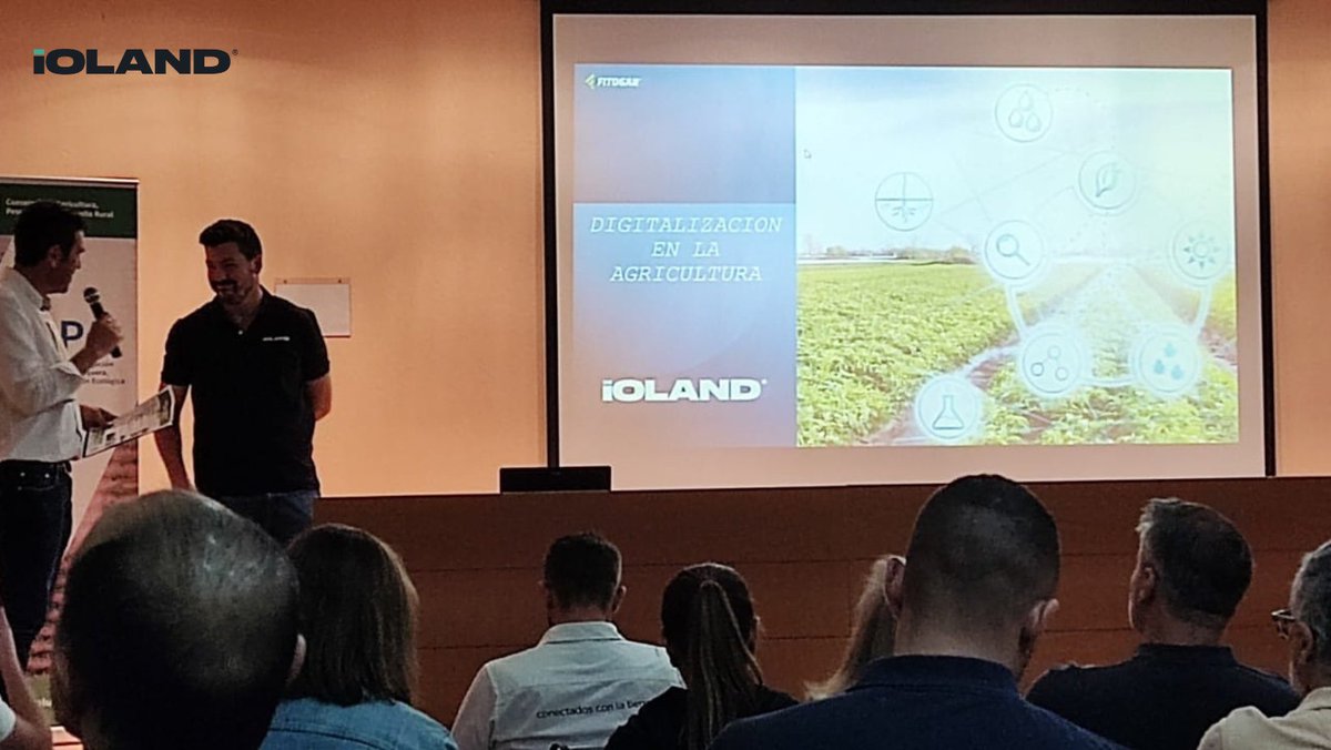 Ioland_es's tweet photo. Finalizada la jornada sobre la "Digitalización en la Agricultura" en el @IfapaJunta, nuestro compañero Luis nos ha dado unos consejos para entender por qué es importante el conocimiento en la tecnología de precisión en la agricultura.
#Ioland #Fitogar #agrotech #digitalización https://t.co/OWW0NCUCbc