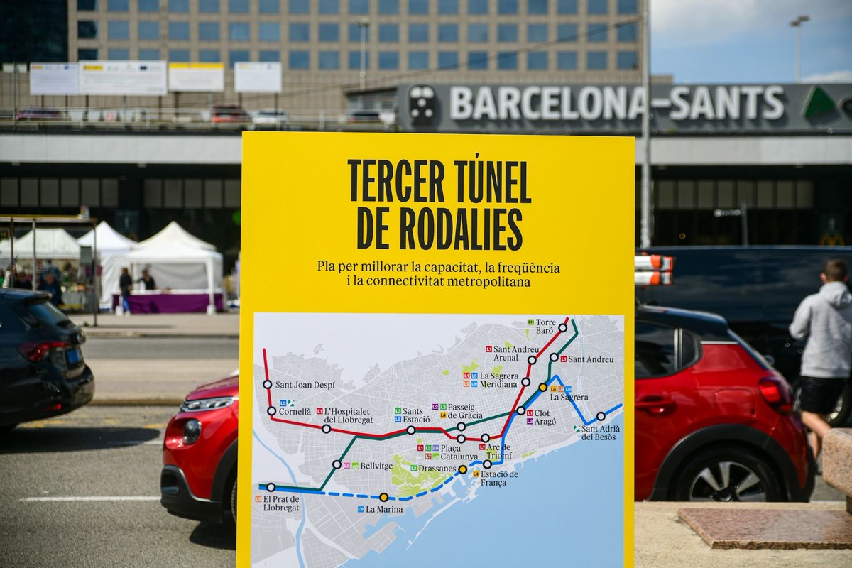 ERCbcn's tweet photo. Campanya. Dia 7.

Des de l'Estació de Sants, @OnaVias, alcaldable de Terrassa:

🗣️ "L'any 2021 l'Estat només va invertir a Catalunya el 35% del pressupostat en Rodalies. A Madrid, el 185%"  

👉"Aquesta mala gestió té uns responsables: PSOE i PSC. Per això, n'exigim el traspàs total de les competències. No s’hi valen traspassos 'fake' o promeses buides. Volem totes les responsabilitats"

 #AraMaragall