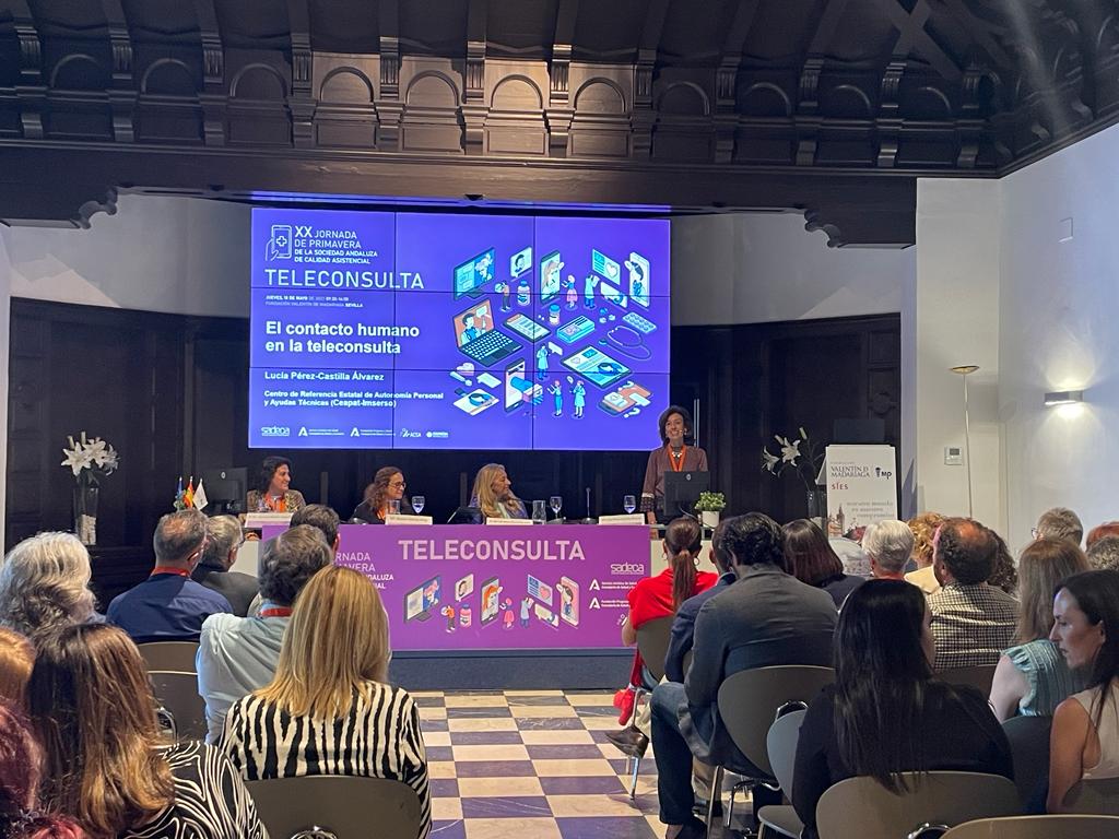 👤💬 Lucía Pérez-Castilla destaca 5 cuestiones:

✅ La diversidad es una realidad de nuestra sociedad.
✅ La accesibilidad universal beneficia a todas las personas.
✅ Las #TIC son un medio: deben facilitar el acceso a los servicios y no generar barreras.

#XXJornadaDePrimavera