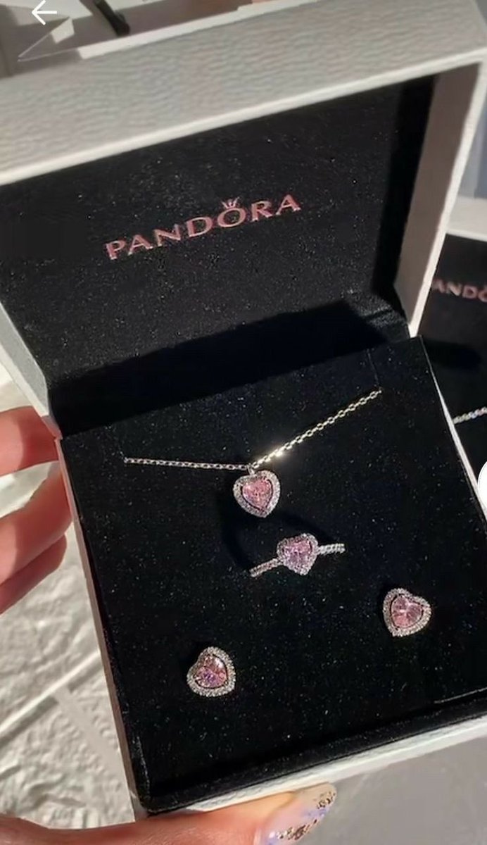 Cyranoob's tweet photo. Pretty pink Pandora gems https://t.co/QvsrDorm9w