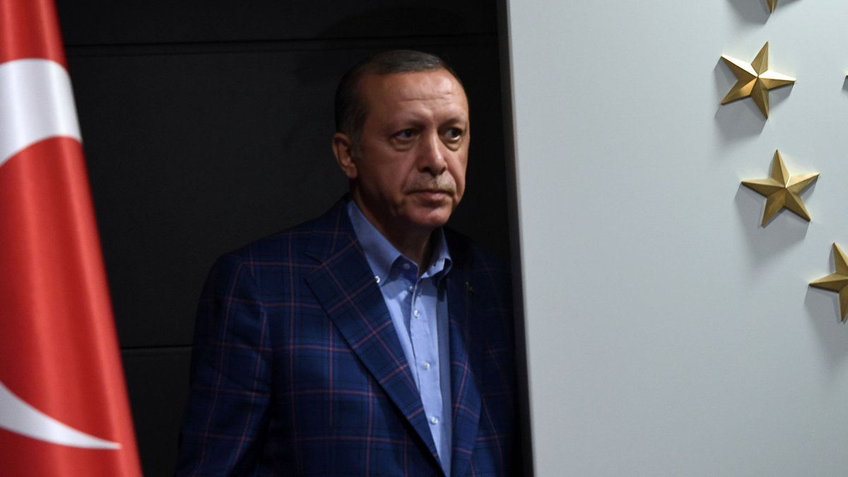 Kılıçdaroğlu:

"Ben karşımda, daha mert, daha yürekli bir rakip görmek isterdim. İnsanımız, miting meydanlarında gösterilen montajlı videolardan medet ummayan liderleri hak ediyor."