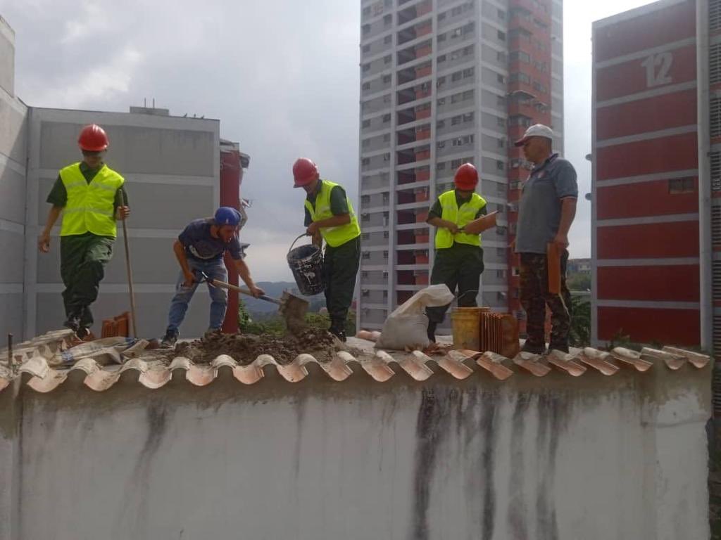 RT || GJ <a href="/dhernandezlarez/">GJ. Domingo Hernández Lárez</a> Las #Bricomiles marcan la acción de la unión y el trabajo en equipo para los que quieren Patria. No nos detendremos, siempre adelante junto a nuestros niños, profesores y maestros en pro de nuestro futuro !
#IntegrarEsVencer