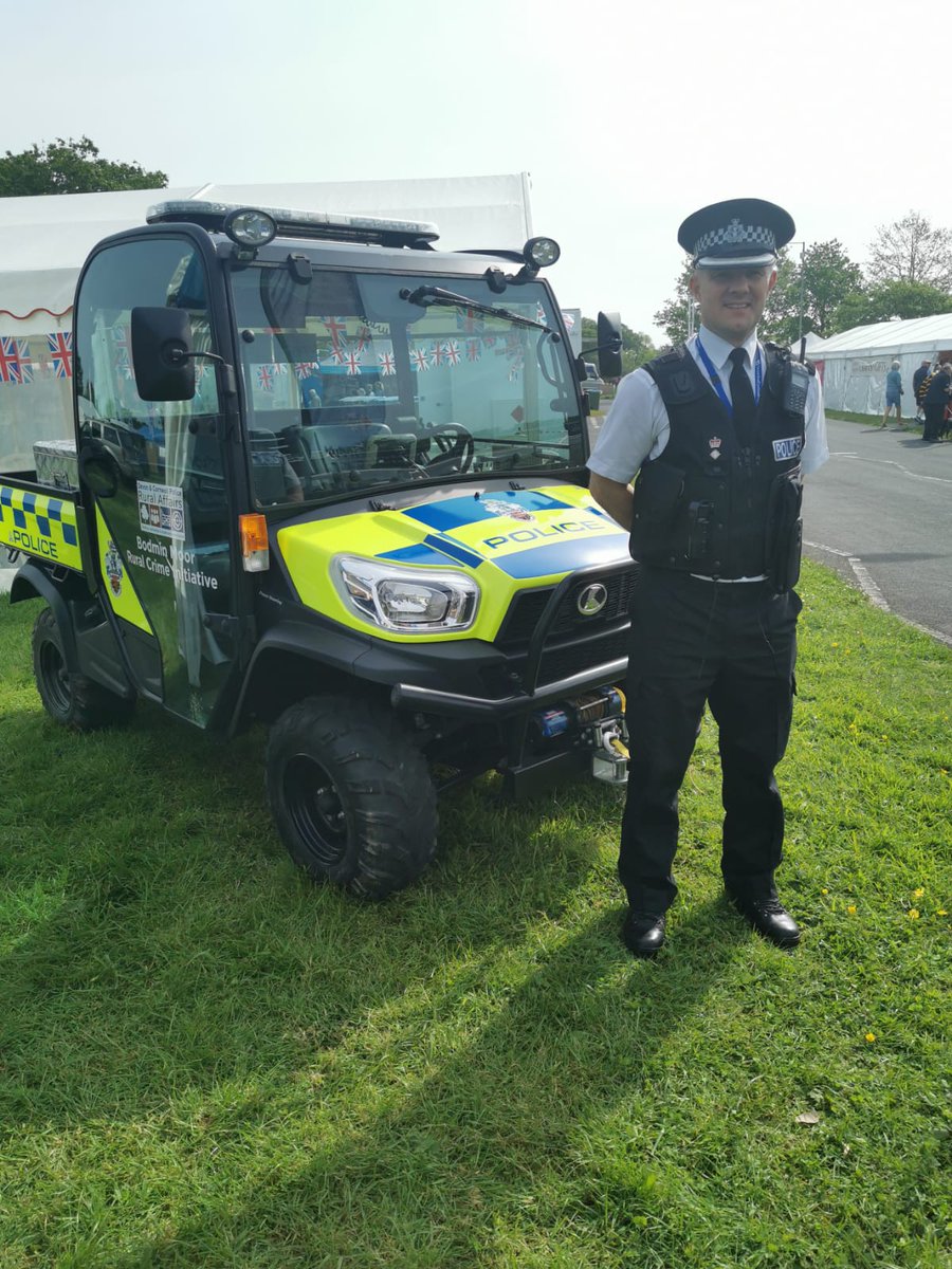 DC_Police's tweet image. We’re at stand 433 at the @DevonCountyShow for the next three days talking about all things policing. 

Great to have a visit earlier from Supt Davies @NWDevonPolice, @ChSuptDanEvans and Supt Holmes 👋🏻

#DevonCountyShow
