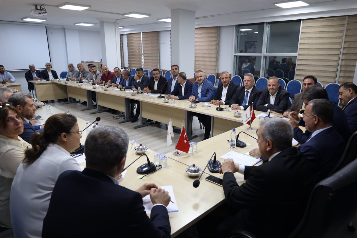 akpartiurfa's tweet photo. Adalet Bakanımız @bybekirbozdag, İl Başkanımız @adelioglu63, Büyükşehir Belediye Başkanımız @zabeyazgul ve 28. Dönem Milletvekili Adayımız @av_nihat'ın katılımlarıyla il yönetim kurulu toplantımızı yaptık.

#DoğruAdamlaYolaDevam
@erkankandemir https://t.co/JxEIArLwXj