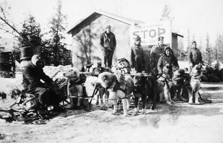 Men and Dogs at Alaska highway control station 1943. 

#throwbackthursday  #musher #sleddog #sleddogsport #mushing #sleddogs #sleddogsports #mushinglife #mushingdog #dogmushing #musherlife #dogmusher #dogsledding #dogsledge #dogsled #hundekjøring #hundek… instagr.am/p/CsYWLoctM5Q/