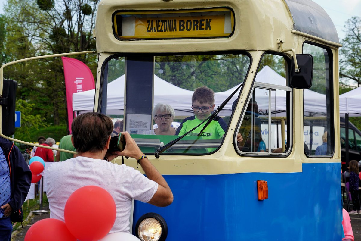 mpkwroclaw's tweet photo. Tak się bawiliśmy, ale też jak widać - uczyliśmy podczas tegorocznego Dnia Otwartego MPK!
#mpkwroclaw #dzienotwartympk https://t.co/BgahjrOj9y