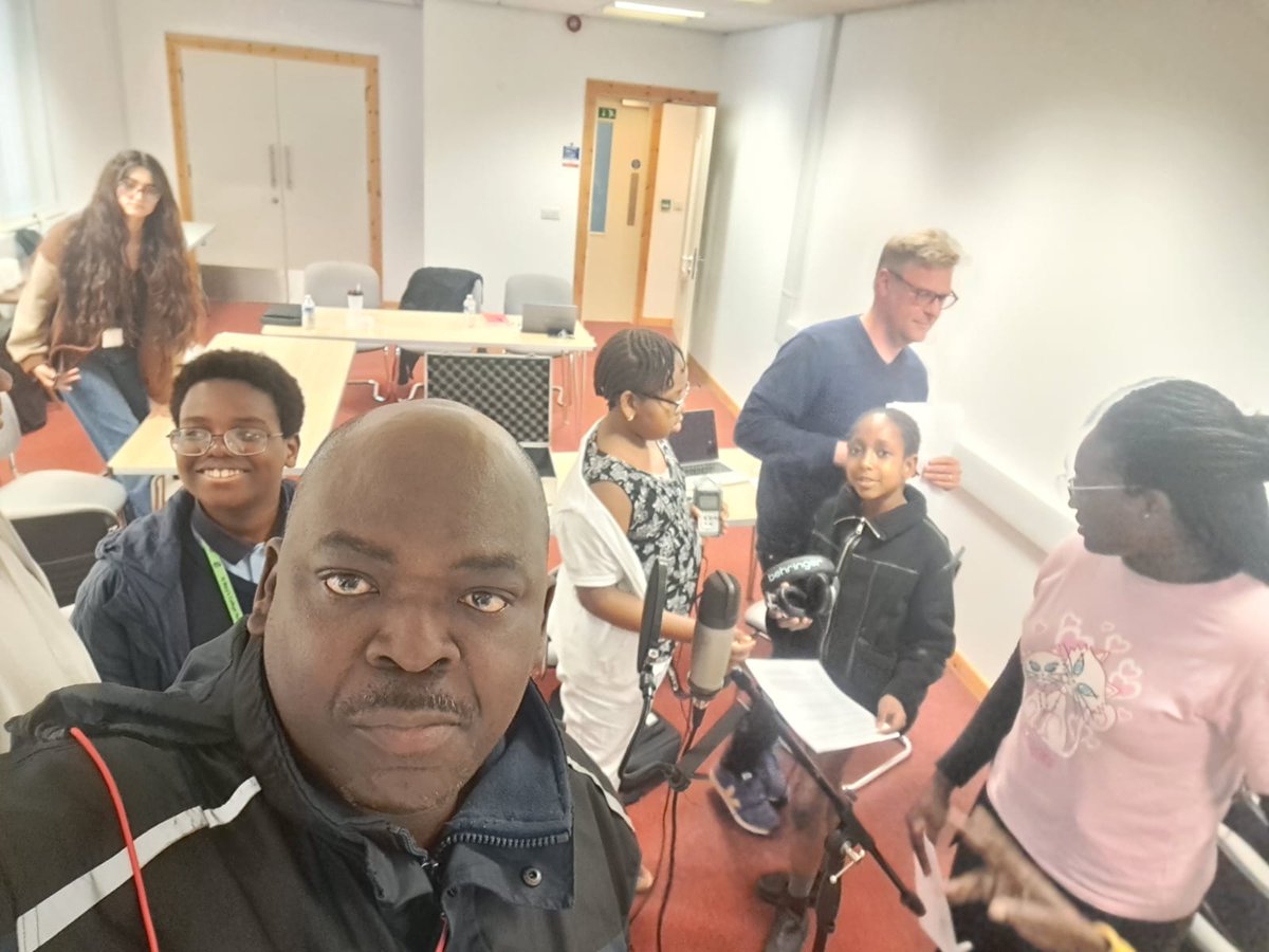 Our Anti-Racism in-school campaign team had great output yesterday.  They met to do their voice recording as part of their anti-racism film making with @MyPocketsArts.
Many thanks to @cllrmikeross, @HullLordMayor & @TwoRidingsCF for supporting this wonderful project.
#iwillfund