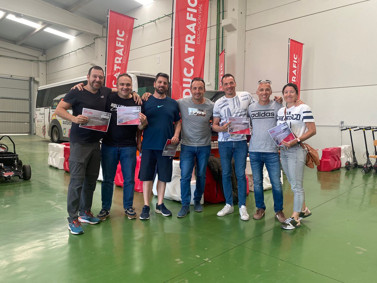 La policía local de Cuarte realizó en nuestra Escuela de Conducción un curso de conducción segura y prevención de riesgos en itinere y misión.
Ayudar a evitar accidentes es siempre nuestro objetivo
#MuchoMásQueFormación