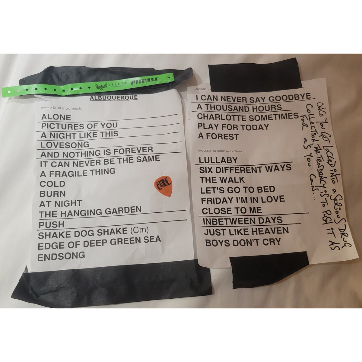 At last..

Set lists from the Isleta show, along with Robert's used pick. 🖤💋

@RobertSmith @thecure @curefandoc @CureCommunity @curefans @TheCureForever_ @CraigatCoF #RobertSmith #TheCure #BedHeadAndRedLips #MusicSavedMyLife #ShowsOfALostWorld23 
#SHOWSOFALOSTWORLD2023