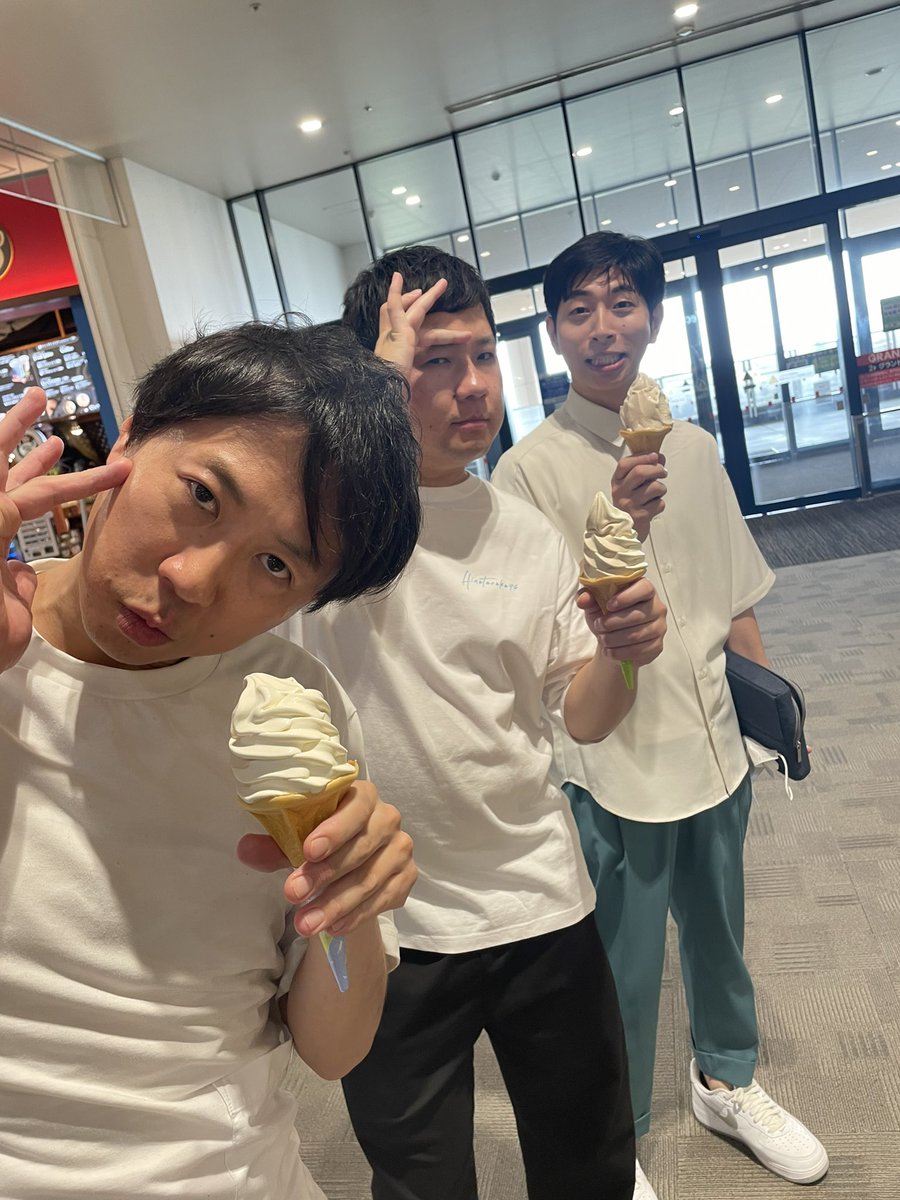 幕張で1日囲碁将棋さんのライブへ。3本とも最楽最おもしろで、嵐のようだぜ！！

合間でスカチャンパイセンとチャイソフト。美味んちゅプシュ。

囲碁将棋の兄貴！セカンド大ぶん回ししてきてください！全回転大応援🔥🔥🔥 https://t.co/H9NTZvuGgE