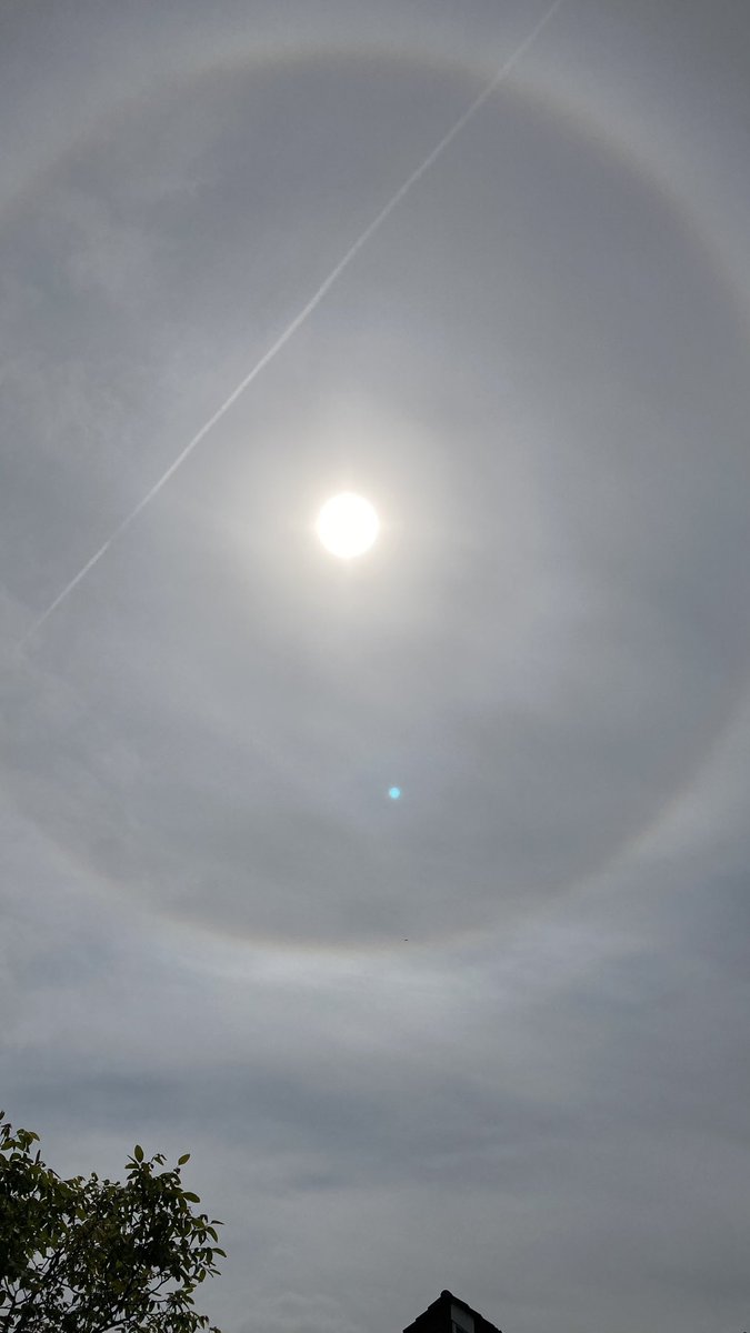 Mooie grote halo te zien in Giessenburg. 12:10 uur.
<a href="/janvissersweer/">JAN VISSER</a> 
<a href="/EdAldus/">Ed Aldus</a>
