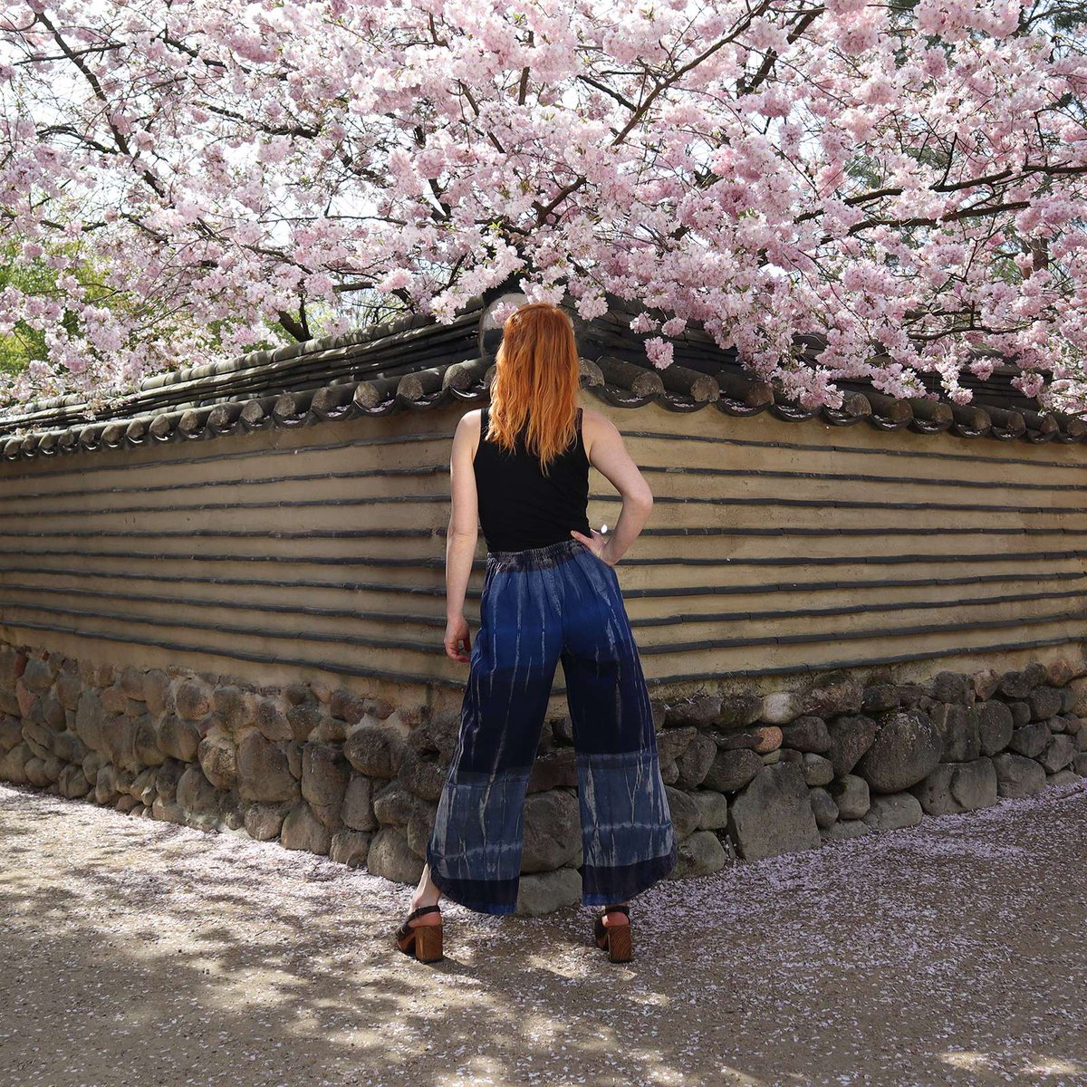 freakbutik_de's tweet photo. 🍒 &amp; trousers #2 👖
* Each cutting 4 colors/ dyings available * * 100% Cotton * * wide ones onesize  ** straight ones 2 sizes ** unisex ** available in Berlin shop and online ** 29,95€   to 39,95€ *
#cherryblossom #kirschblüte #hose # trouser #festivalclothing #streetfashion https://t.co/JRXhQq9CJu