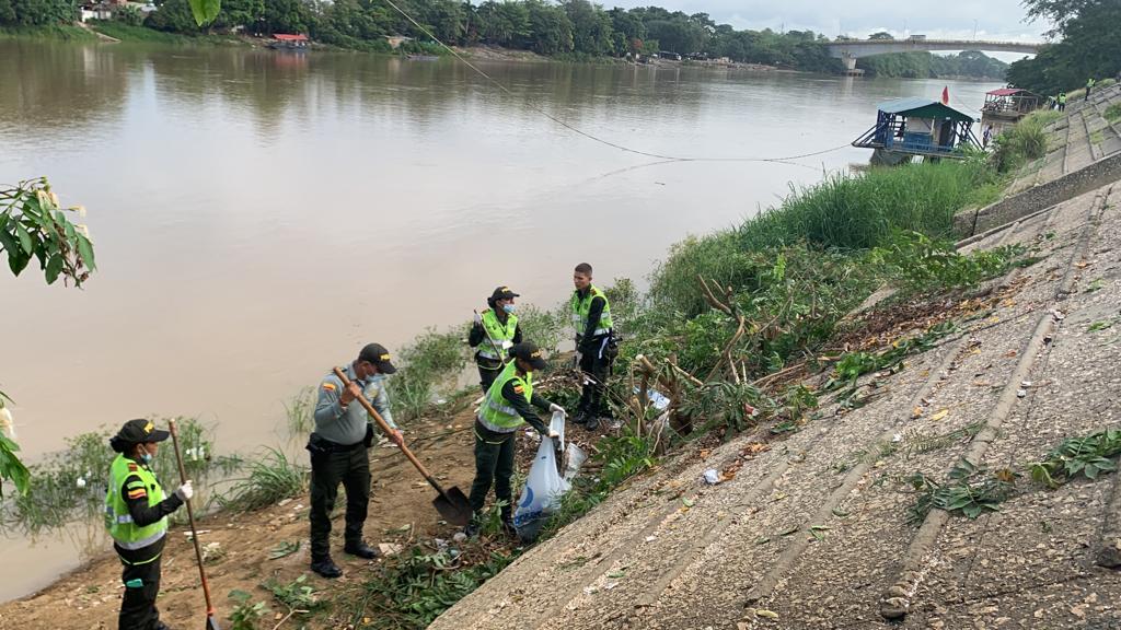 ProteccionPonal's tweet photo. 📍#Montería | 🌍🗑️ ¡Cuidemos nuestro planeta! No olvidemos la importancia de recoger adecuadamente los residuos. Separa, recicla y asegúrate de que no terminen contaminando nuestros preciosos recursos hídricos. ♻️

#YoProtejoElAmbiente
#DiosYPatria https://t.co/v2koscmfpU