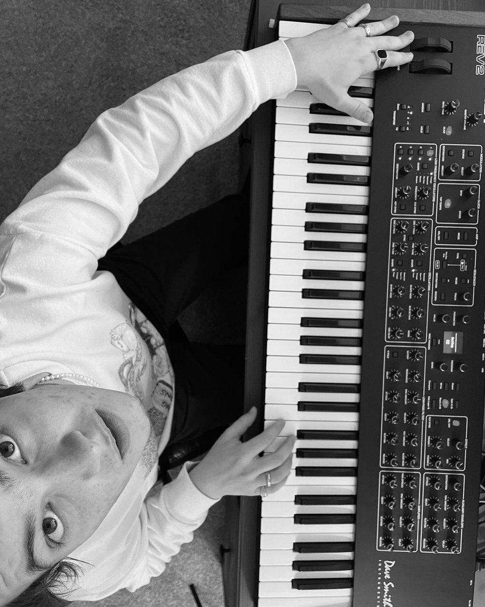 onepursuitmsc's tweet photo. ‘How You Love Me’ out tonight at midnight! #HYLM https://t.co/x5UMXFBwwn