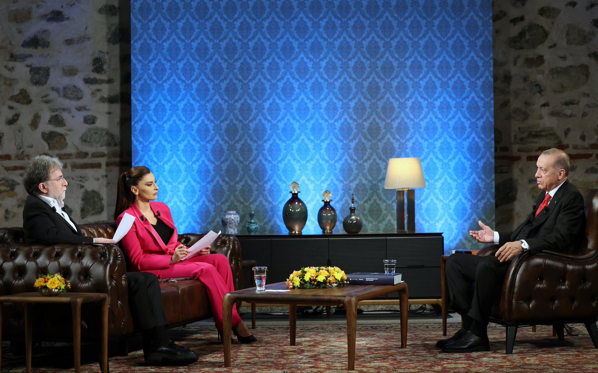 Cumhurbaşkanı Erdoğan; 

Cumhurbaşkanlığı koltuğuna oturduğumda ilk yapacağım iş, uyuşturucu baronlarının kökünü kazımak olacak..!! 

🗣️ Şuanda cumhurbaşkanlığı koltuğunda Nadia Comanaçi oturuyor zaten..! 

Ahmet Hakan Hande Fırat #LiderlerFOXta #Seçim2023