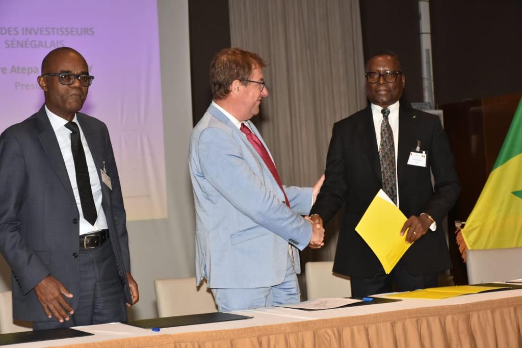 CIS_Senegal's tweet photo. Le Président du Club des Investisseurs Sénégalais a pris part ce jeudi à la cérémonie officielle de signature de partenariat avec le Président de Chambre de Commerce Belgique Luxembourg, en présence de la Princesse Astrid, sœur du Roi de Belgique.
#CIS #partenariat #CBLACP https://t.co/H25k7ZdVdZ