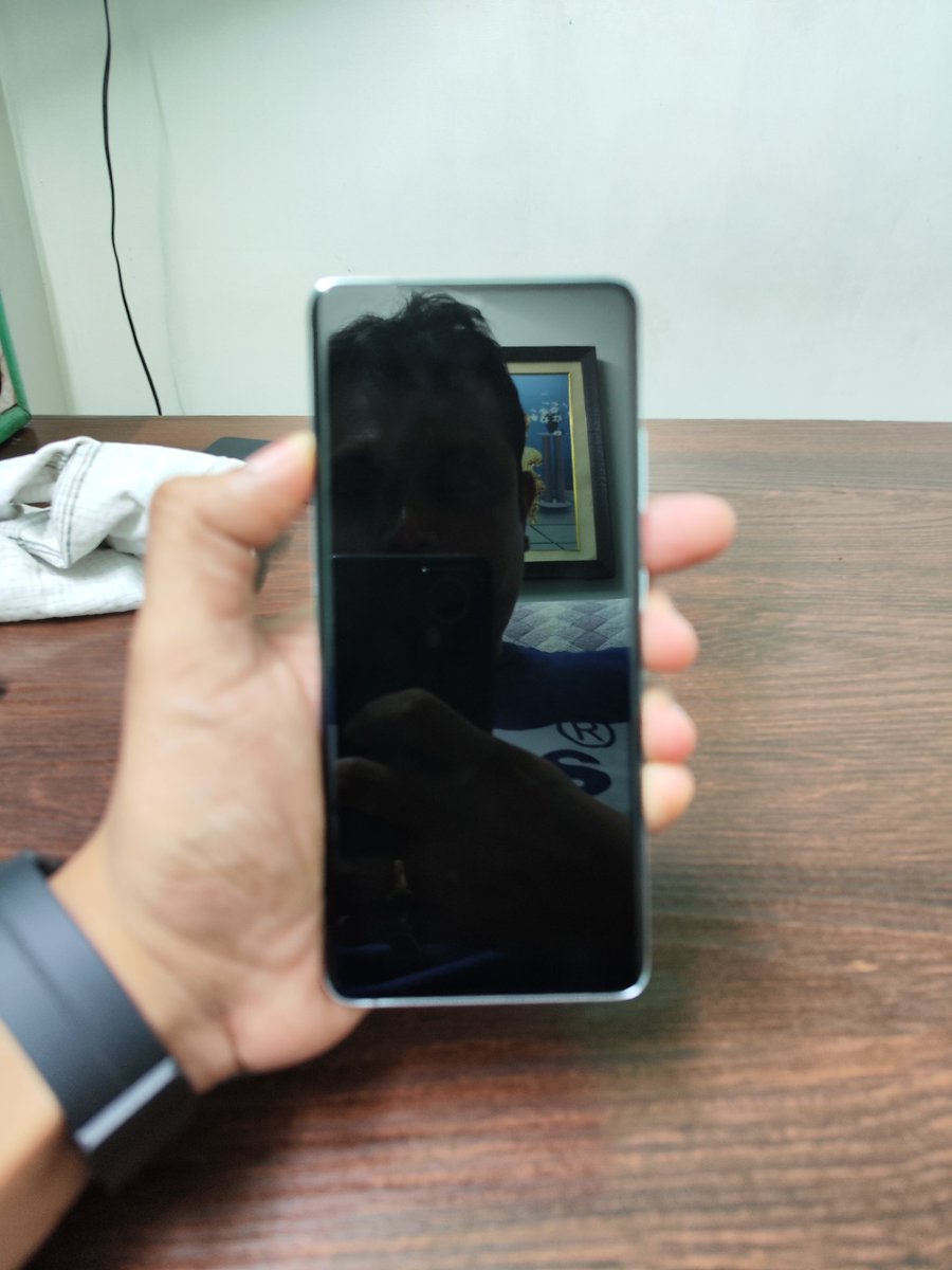 arindamdey_'s tweet image. #Samsung #SamsungGalaxyS21Ultra #Displaygreenline
Samsung Service centre asked to pay Rs.31000 for replacing the display. But why should I pay I don't have any fault dents scratch in my phone. They should replace the screen free of cost. Please see before the matter #SamsungIndia