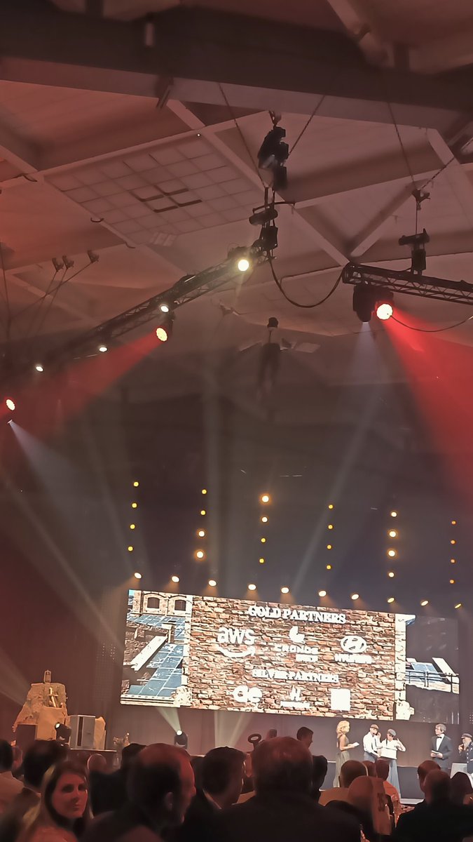 Pieterjanvl's tweet photo. Ik denk dat we iemand vergeten zijn #dnafe https://t.co/14pyDHDbiT