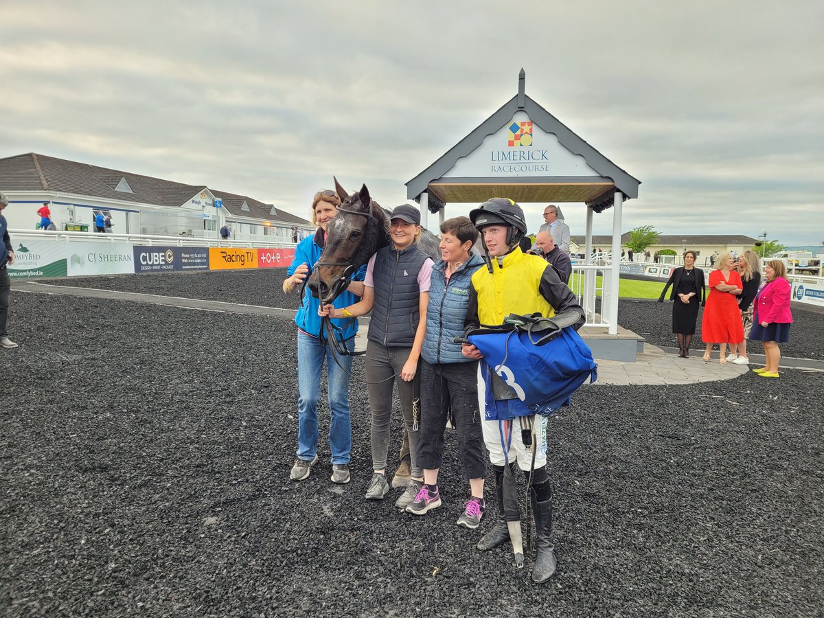 Irishracing.com Live (@irishracing365) on Twitter photo Today's <a href="/LimerickRaces/">Limerick Races</a> winner Glen Ava is set to be covered by Poet's Voice in the coming weeks. Today's <a href="/LimerickRaces/">Limerick Races</a> winner Glen Ava is set to be covered by Poet's Voice in the coming weeks.