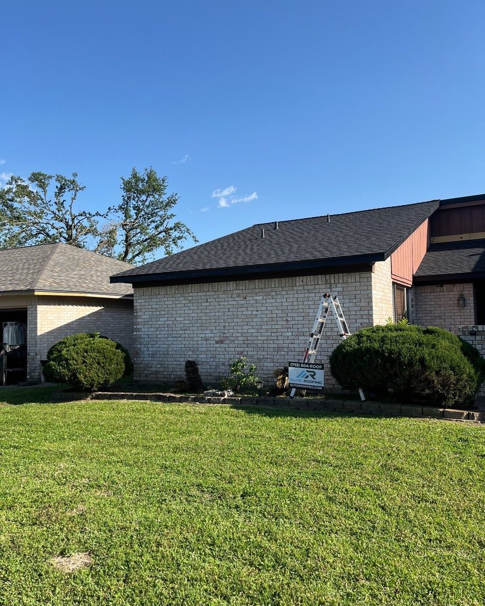 eliteroofpro's tweet photo. A spectacular upgrade to any home! Our recent Pasadena roof replacement using GAF shingles is just the perfect mix of style and reliability. π‘Β #GAFRoofs #PasadenaLife #HomeImprovement https://t.co/iek937w4OC