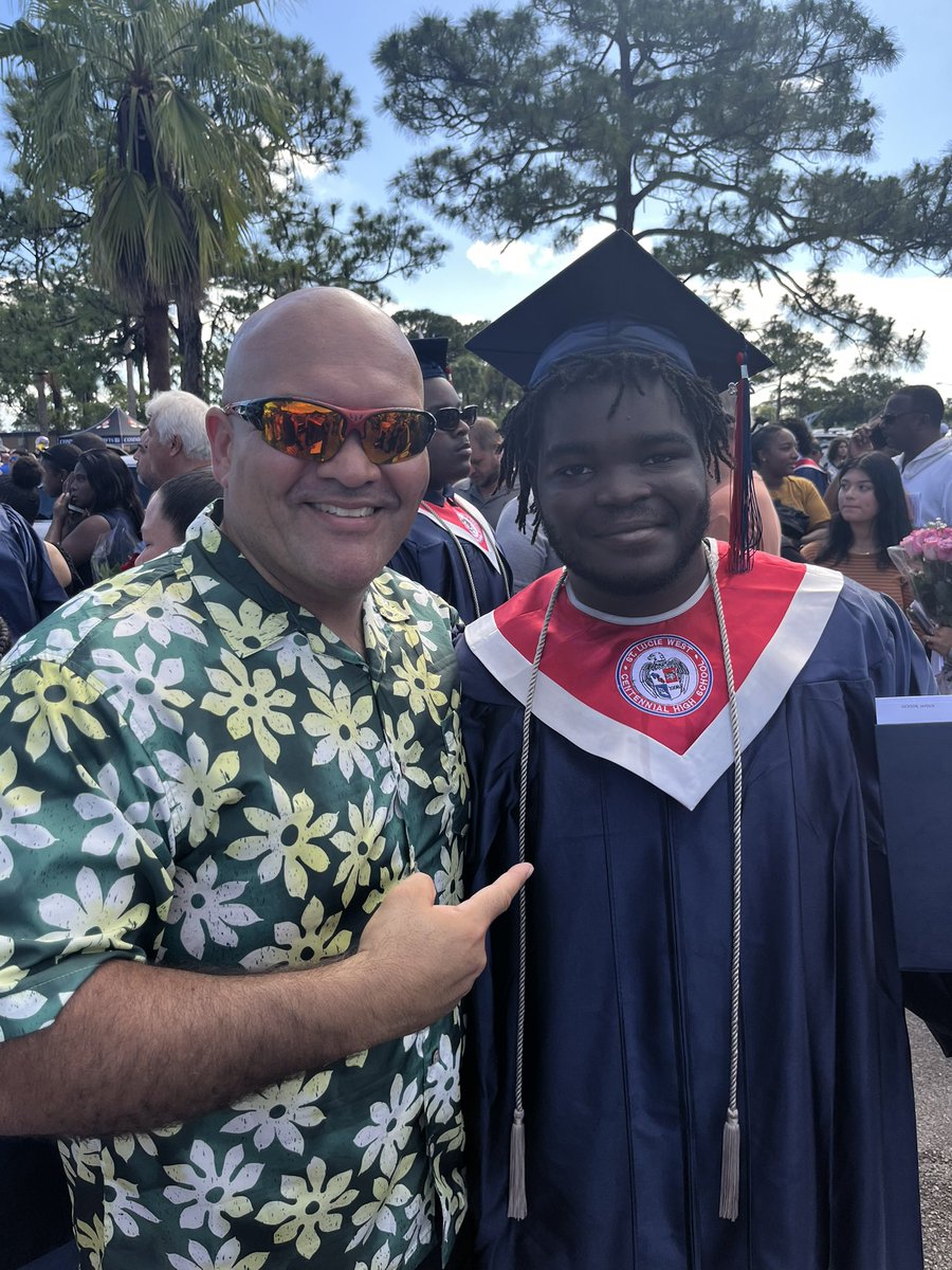 JGP2019's tweet image. Champions on the path to to greatness!   @_JoshuaPastrana @jaydenjack90 @Christian15ware and others that I missed at the grad to include @JudahfyM and others.  Let’s go MEN!  Let’s show the world who you are 💪💪💪🏈🏈🏈 @Cen10_Football and @WeAreTCoast graduates in the pics!