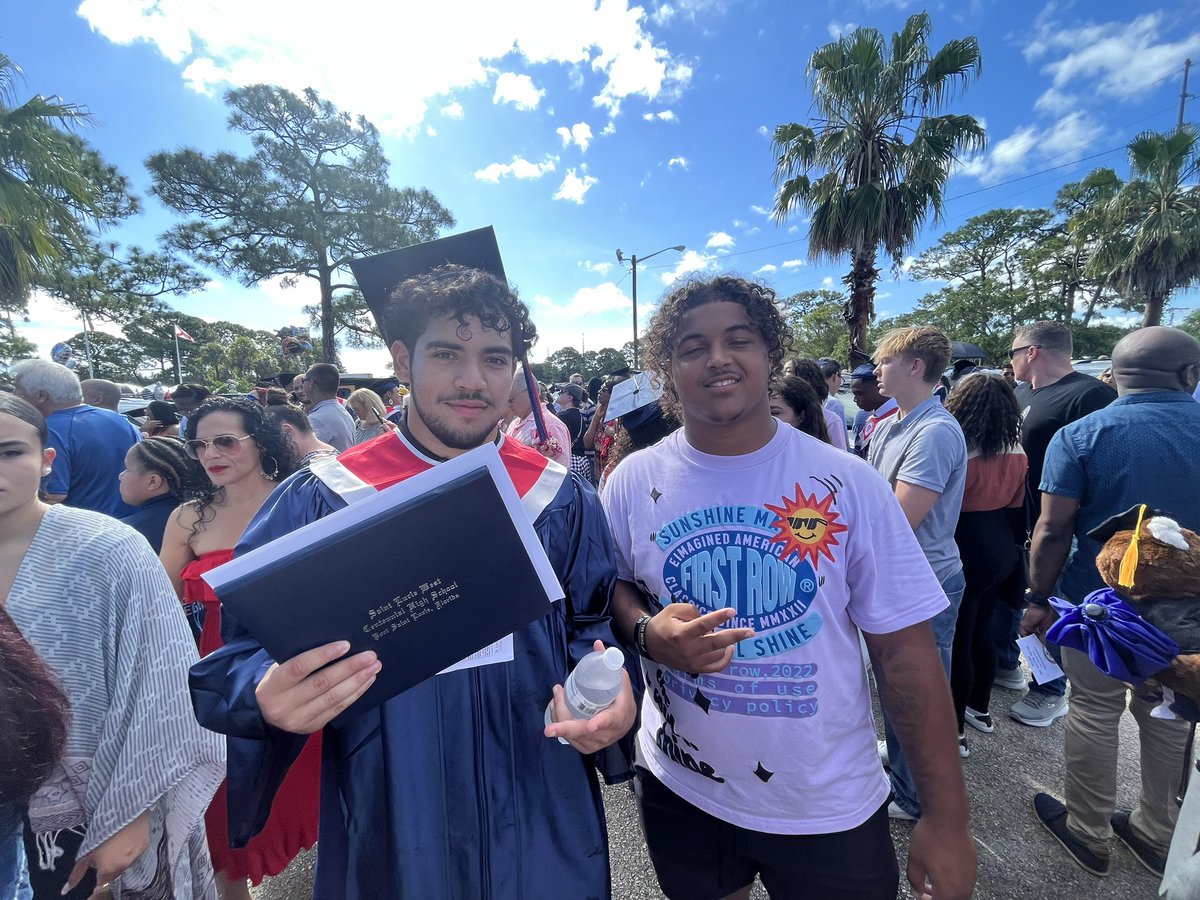 JGP2019's tweet image. Champions on the path to to greatness!   @_JoshuaPastrana @jaydenjack90 @Christian15ware and others that I missed at the grad to include @JudahfyM and others.  Let’s go MEN!  Let’s show the world who you are 💪💪💪🏈🏈🏈 @Cen10_Football and @WeAreTCoast graduates in the pics!