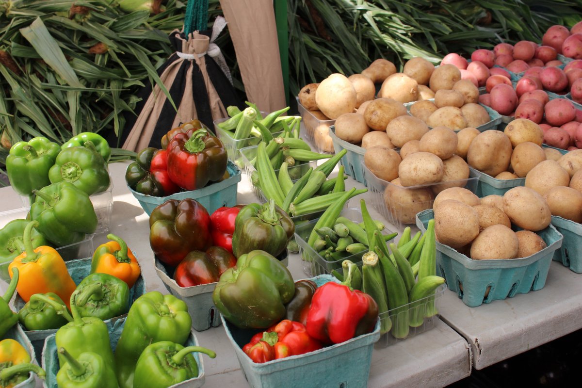 VaAgriculture's tweet image. VDACS announces $175k in grant awards from the Virginia Food Access Investment Fund program. The grants were awarded to two non-profit organizations and two businesses to increase retail access to fresh foods in underserved parts of the state. ow.ly/bQNK50Ox4cA #AFID