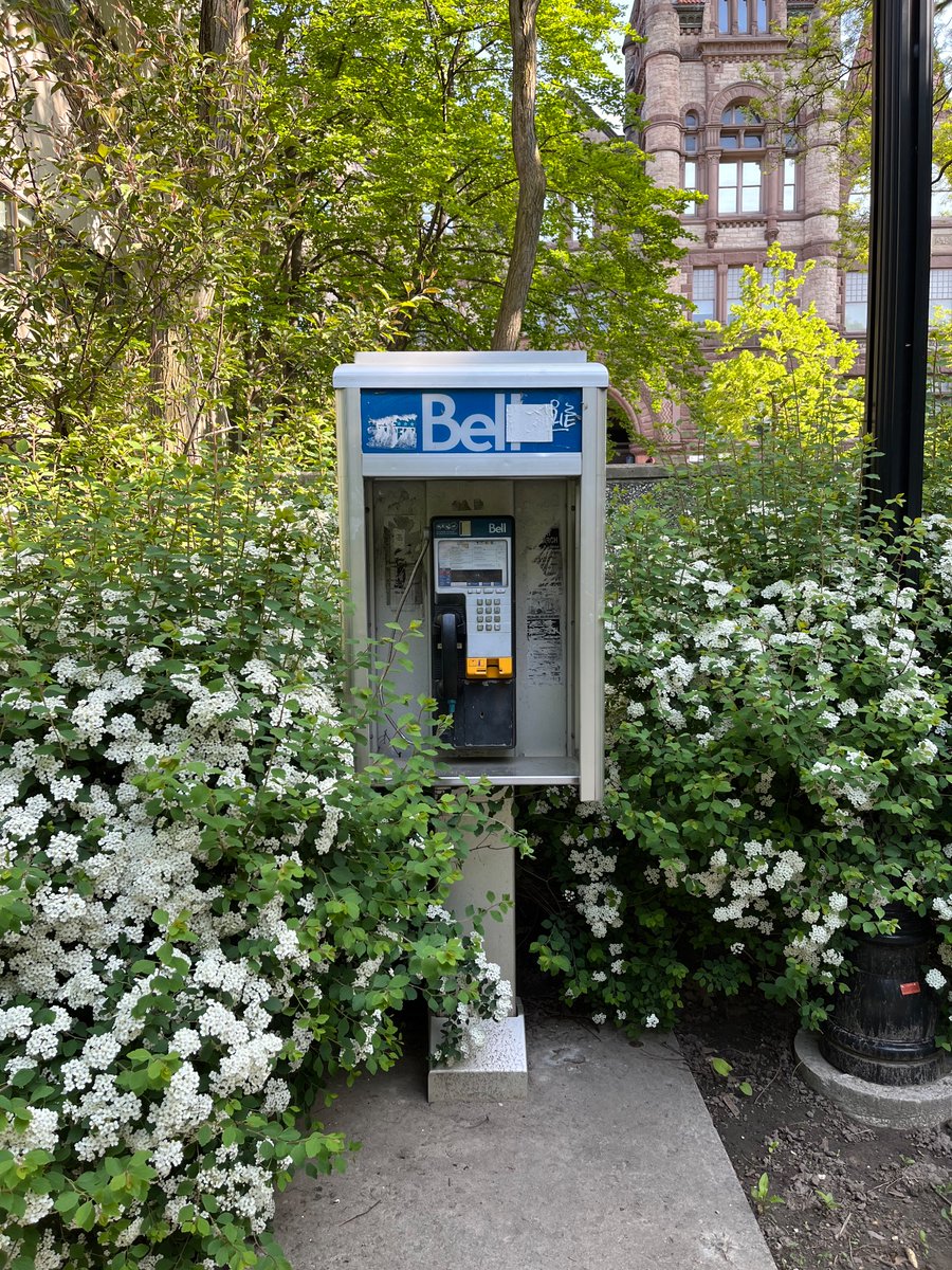ktdayg's tweet photo. Fitting for the #digitaldisconnection #ica23 preconference, signs of “old” and non-digital ways of connecting are all around.
Thanks for organizing, @karppi @anajorge_ @trinesy @Vico_Andelsman, and colleagues! https://t.co/RDp9J8H0dW
