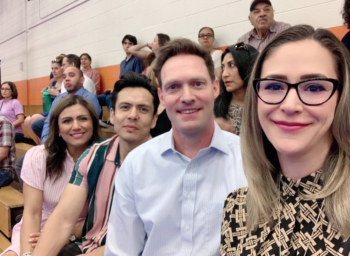 HildaCopenhave1's tweet photo. El dia de ahora presenciamos la ceremonia de #wiggsmiddle “National Junior Honor Society” iniciado a 90 estudiantes. 

Muchas Felicidades a Todos los Estudiantes por su Gran Esfuerzo y Logros, en especial a Ximena Celis y Eli Mosher!!! https://t.co/AuI7KvnsFv