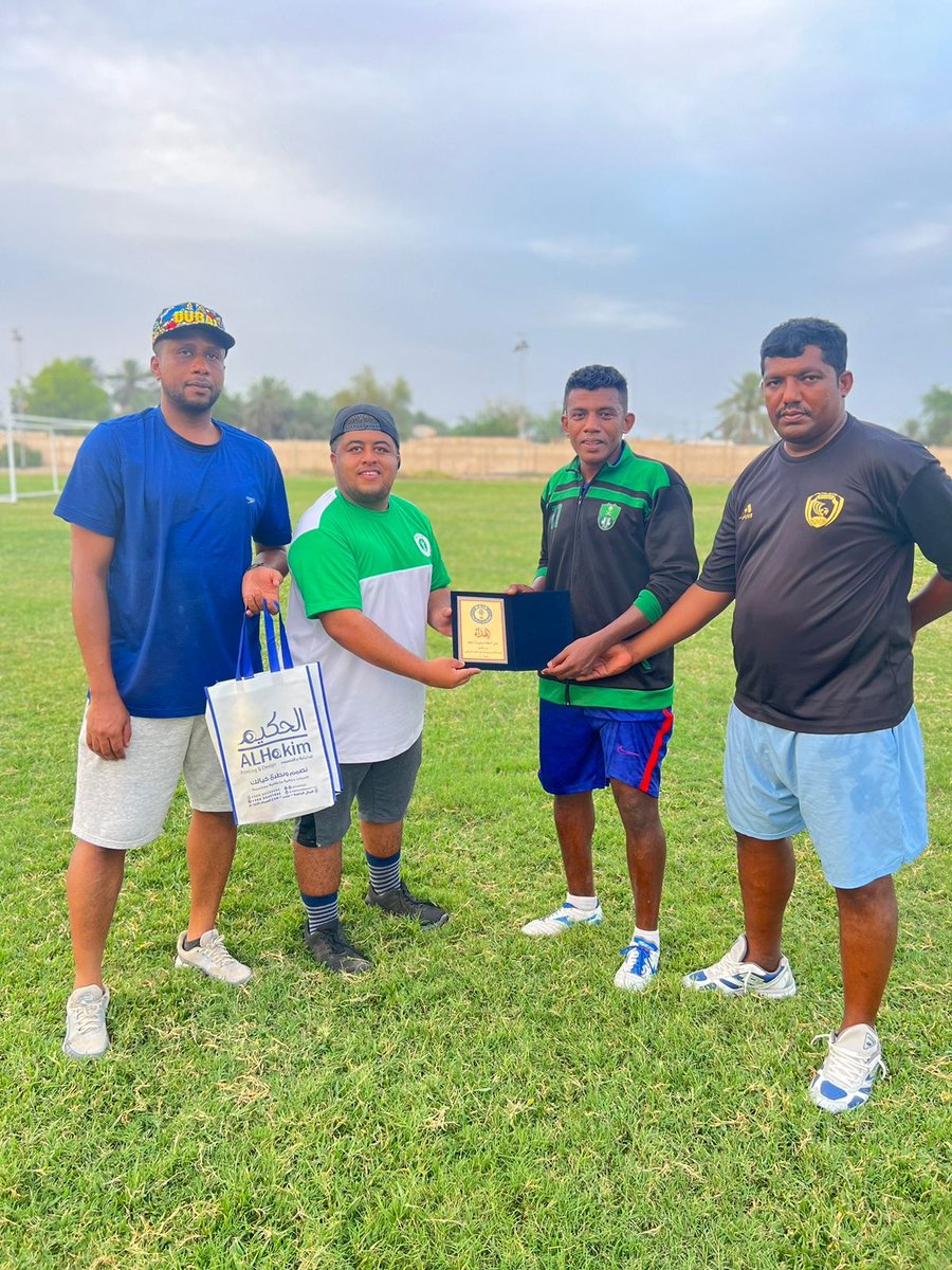 يتقدم مجلس إدارة فريق الساحل الرياضي الثقافي وكافة منتسبيه بالشكر والتقدير لأكاديمية مجد الرياضية لتكريمها أفضل اللاعبين في بطولة النخبه  التي جمعت بين الساحل وفريق التعاون.
#أكاديمية_مجد