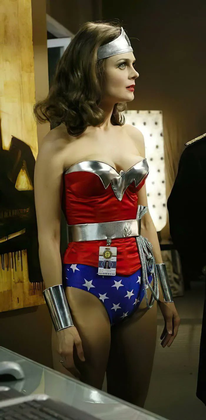 Sluts and Guts on Twitter "Emily Deschanel sexy https //t.co